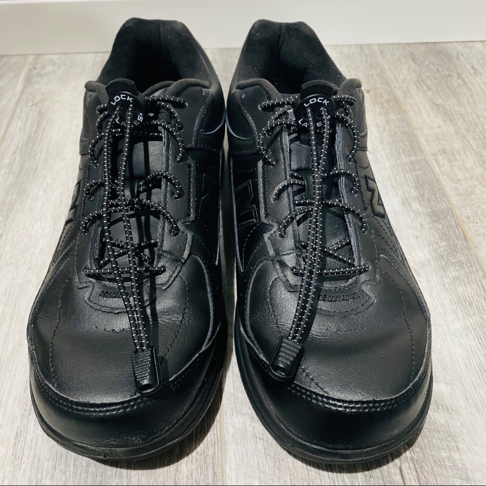 Black New Balance Women's Walking shoe size 10.5 DSL-2 577